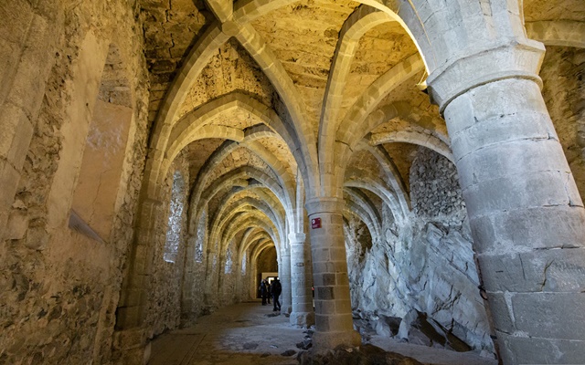 Tham quan lâu đài Chillon xinh đẹp trong hành trình du lịch Thụy Sĩ